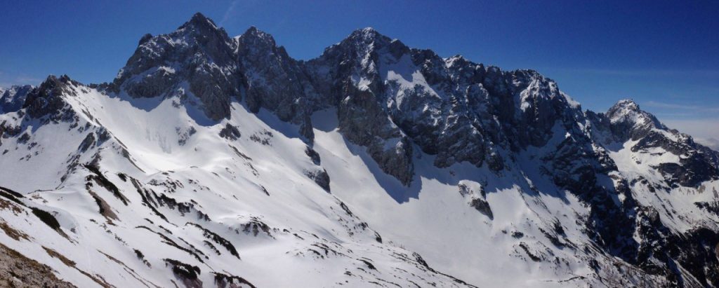 Zimski pogled na gore nad Ledinami | Foto: Janez Nastran